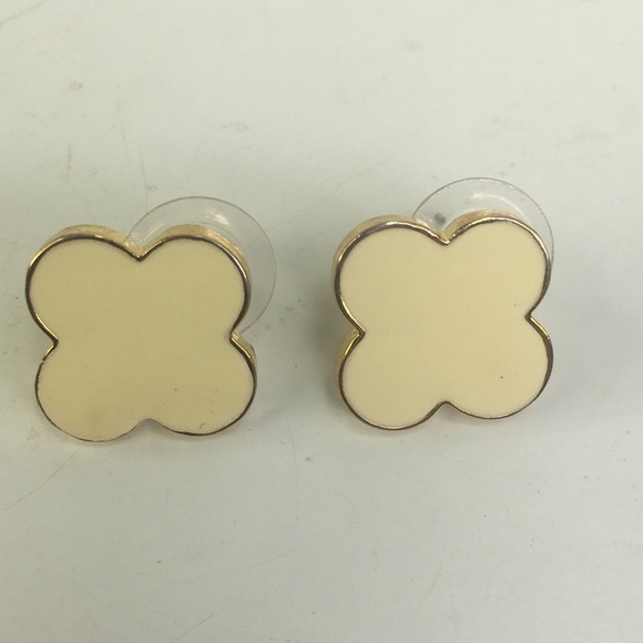 fornash Jewelry - Fornash Quatrefoil enamel stud earrings pale yellow